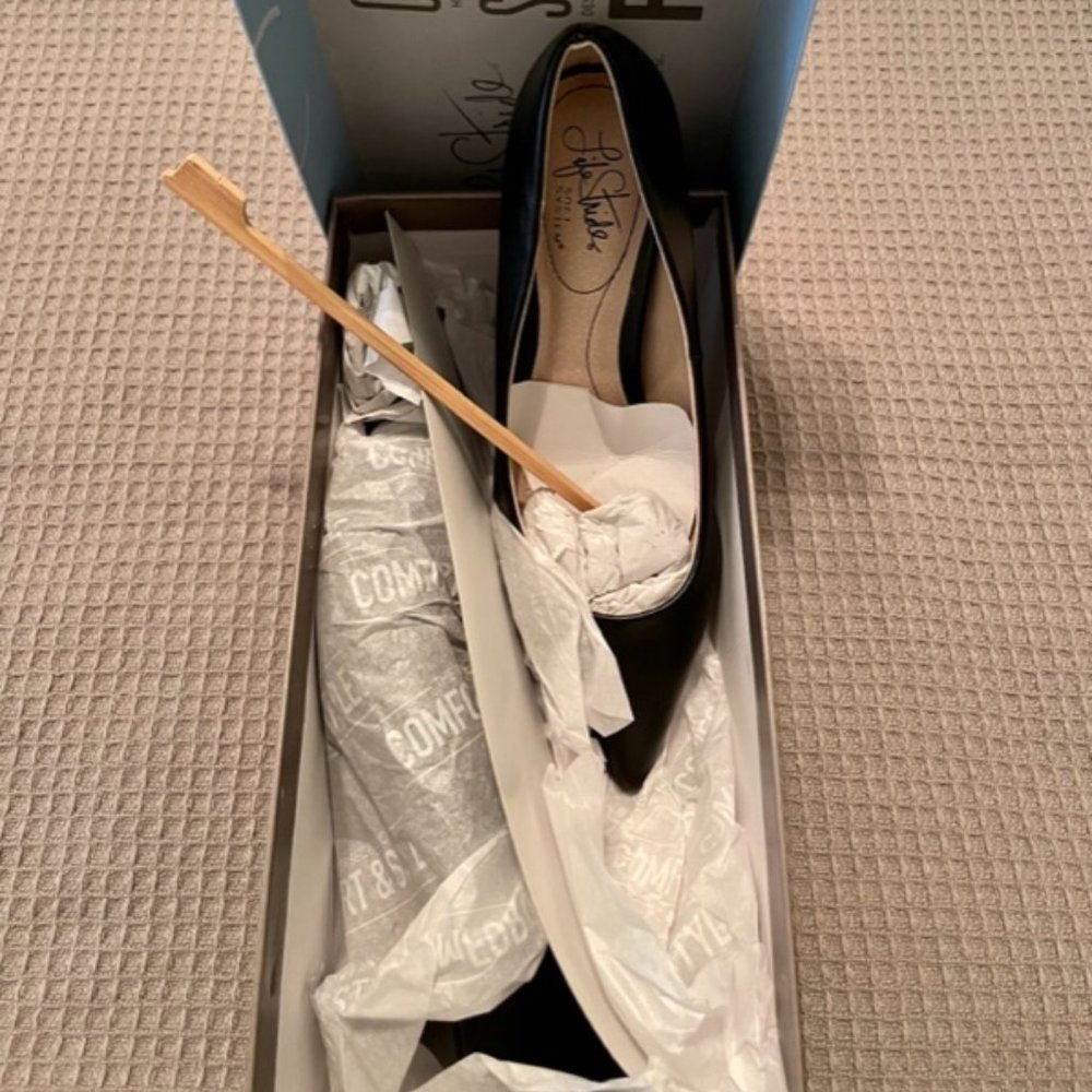 LifeStride Women's, Pretty Mid Heel Pump Size 7 Black Kitten Comfort Support NIB